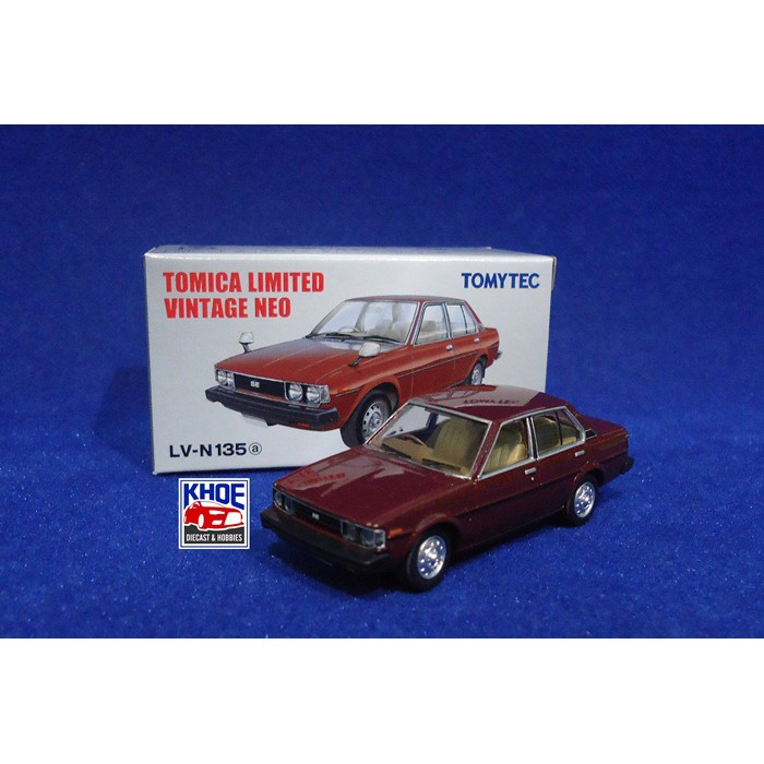 Diecast / Miniatur Toyota Corolla DX Maroon Skala 1:64 By Tomica Limited Vintage TLV