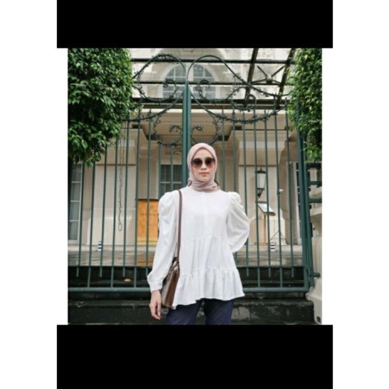 preloved puff blouse broken white size s by vanilla hijab