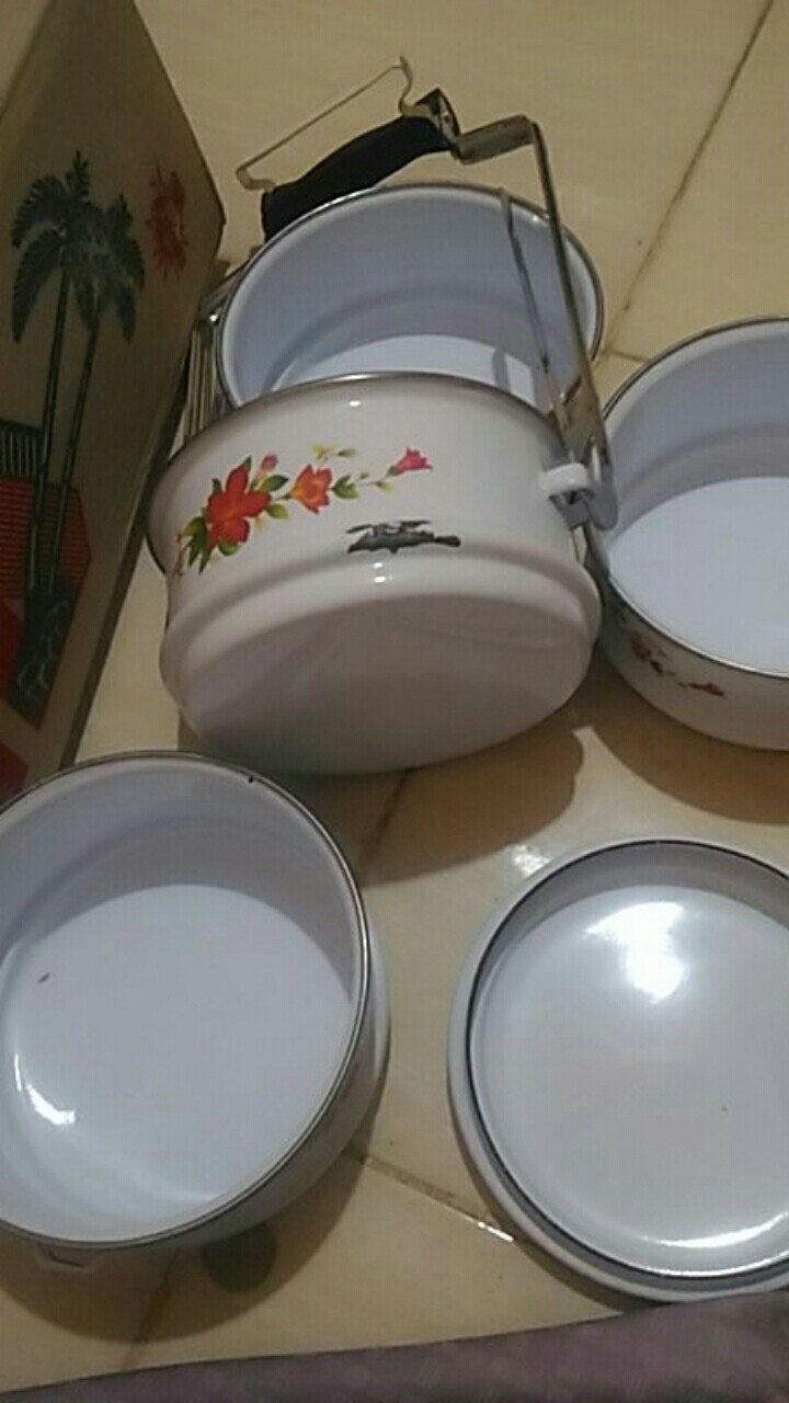 Rantang Enamel 16 Cm / 4 Susun