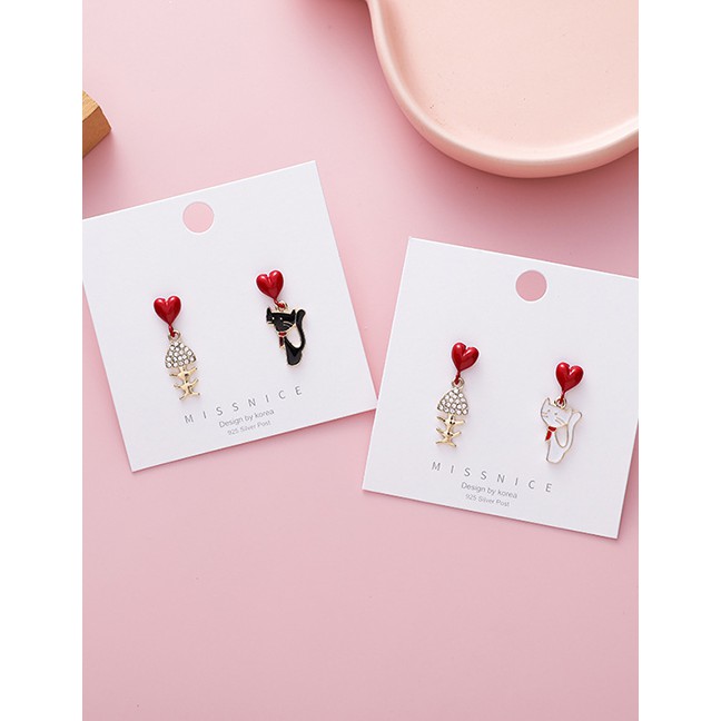 LRC Anting Tusuk Fashion Asymmetric Small Fish Cat Dripping Oil Alloy Earrings P01755