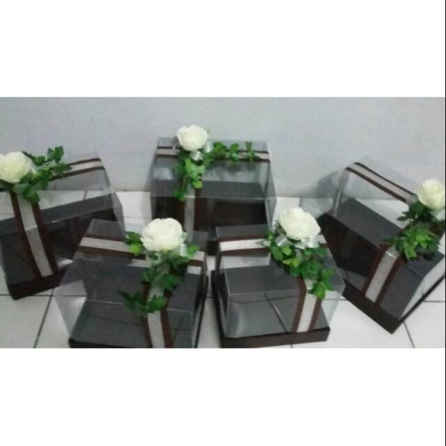

Kotak hantaran coklat tua isi 5 box
