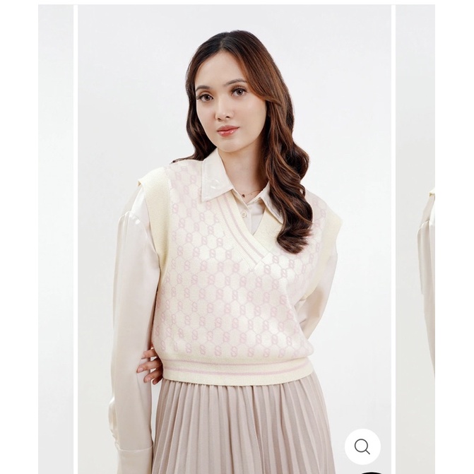 Signature Monogram Vest Benang Jarum Buttonscarves