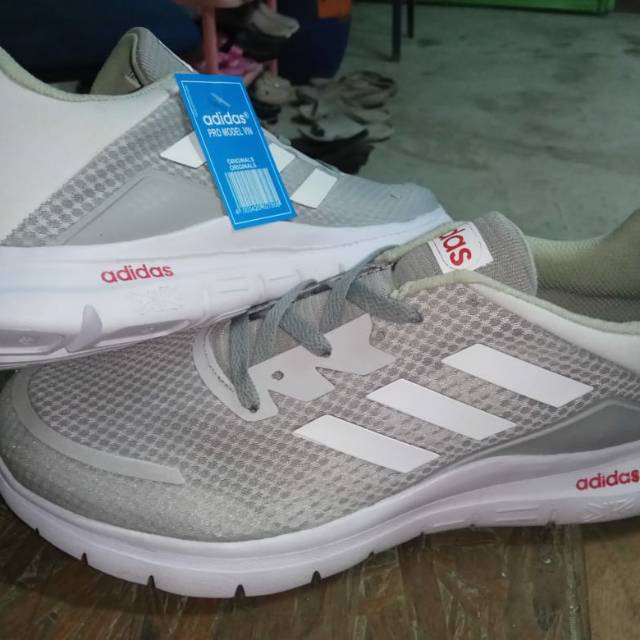 Sepatu joging