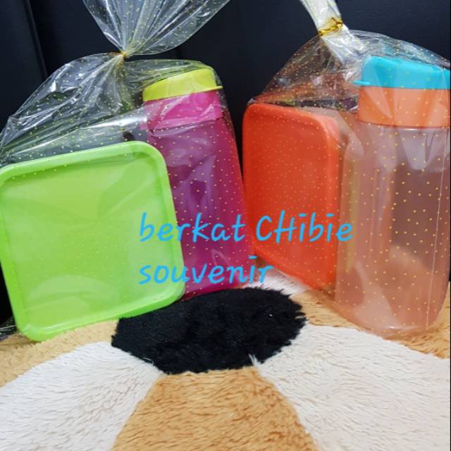 Souvenir tempat makan dan minum