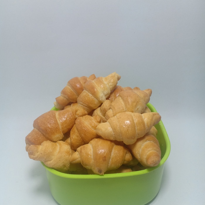 Croissant Keju 250 GR / ROTI BULAN SABIT/ KEPITING KEJU / croissant keju kering