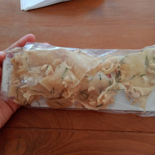 

Keripik kacang peyek