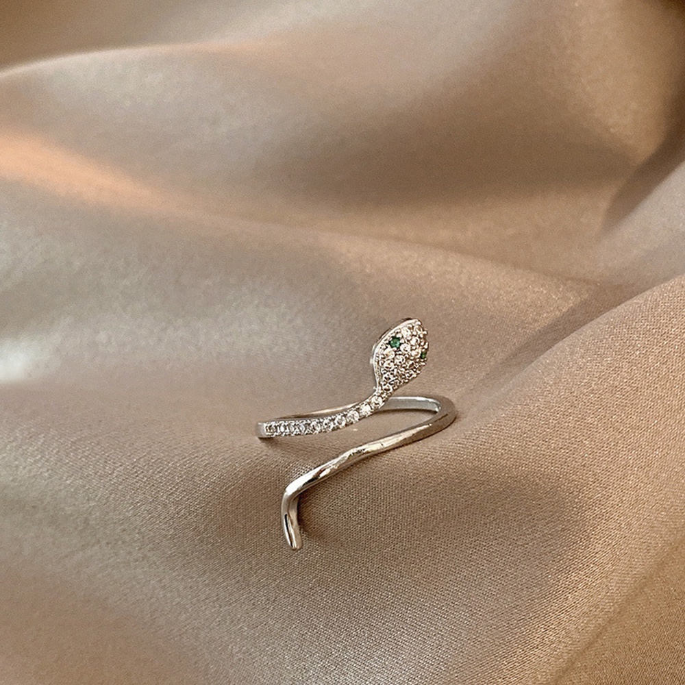 Cincin Model Terbuka Bentuk Ular Aksen Zircon Gaya Vintage Untuk Wanita
