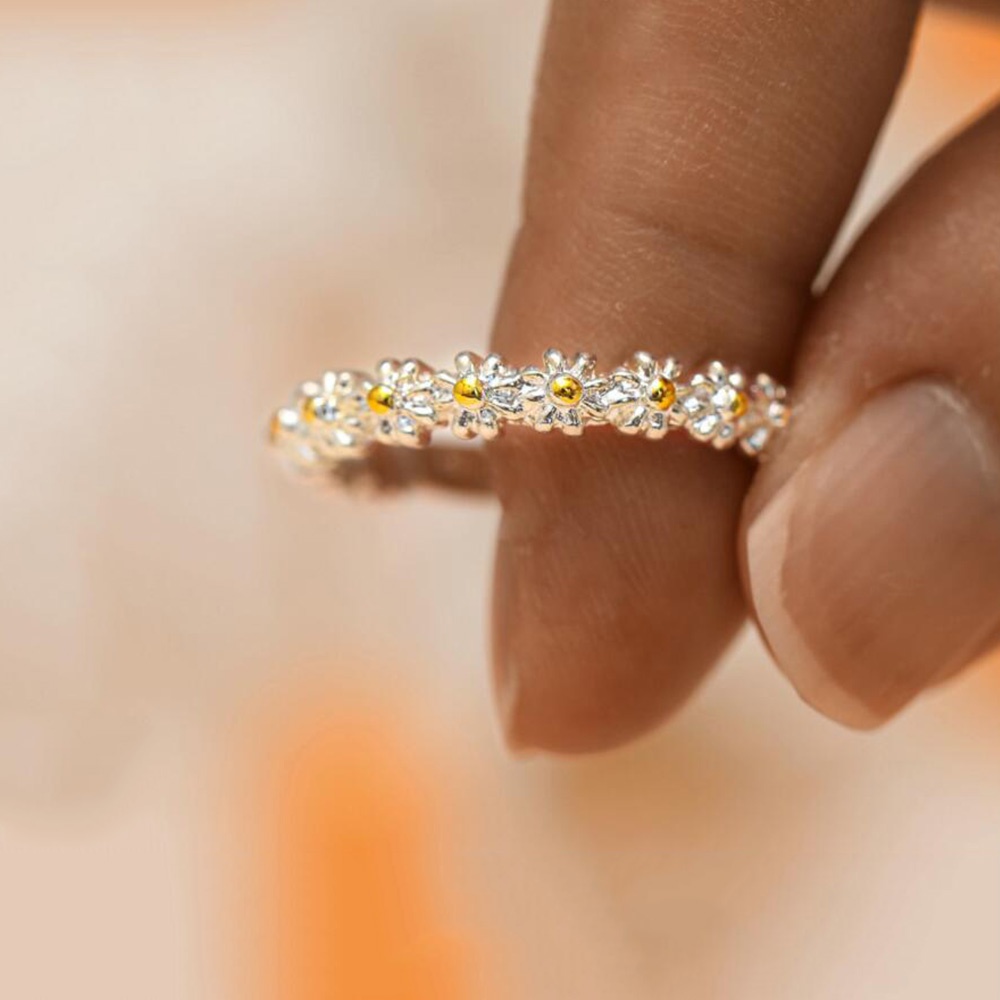 Cincin Model Terbuka Adjustable Desain Bunga Daisy Warna Putih Untuk Wanita