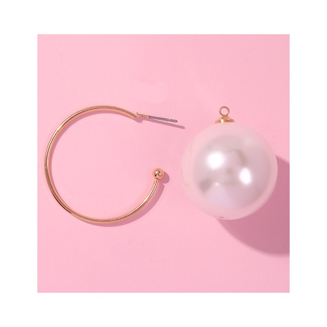 LRC Anting Tusuk Fashion Gold Alloy Pearl Stud Earrings F72652