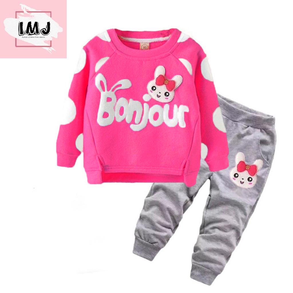 SETELAN SWEATER BAYI ANAK PEREMPUAN MOTIF BONJOUR KELINCI SIZE 1-5 TAHUN BAHAN BABYTERRY LEMBUT/ SETELAN SWEATER BAYI ANAK PEREMPUAN/ SWEATER BAYI ANAK CEWE/ SETELAN SWEATER BAYI ANAK CEWE/ SWEATER BAYI PEREMPUAN TERLARIS