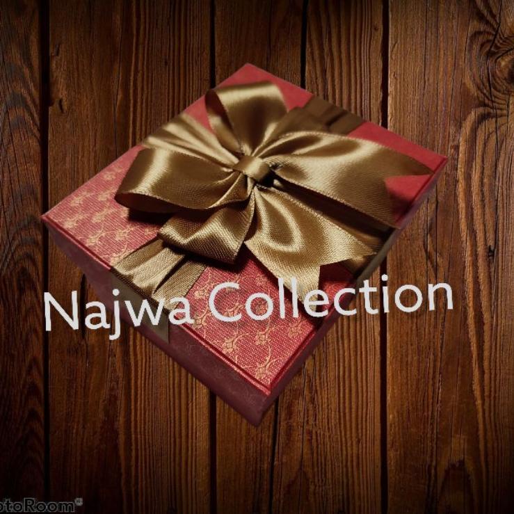 

국 KOTAK KADO HADIAH SPESIAL HARDBOX HAMPERS CUSTOM SIZE 3 KG