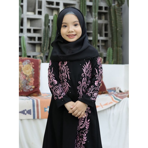 Exclusive GALLERY ABAYA Anak Manal Pink (plus Pasmina) yg begitu cantik dan anggun