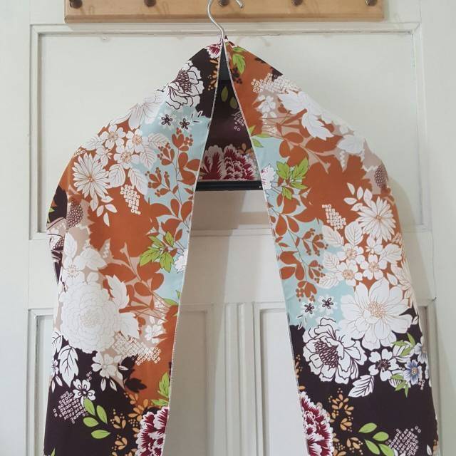 Scarf Syal Leher Motif Stylis