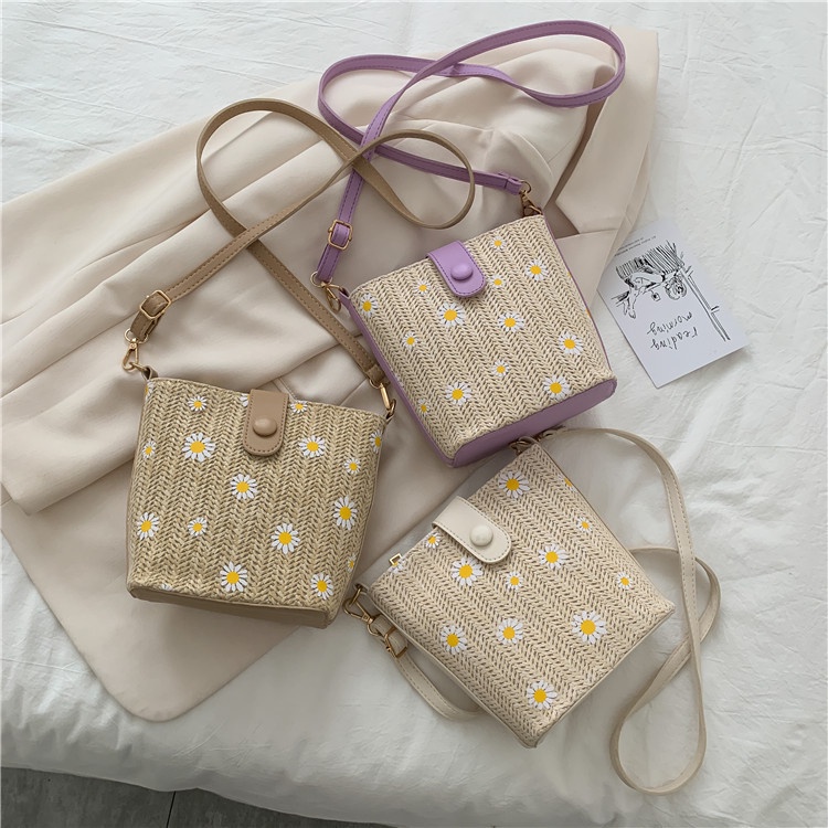 Tas Selempang Wanita Korea Bucket Kancing Bahan Anyaman Jerami Motif Daisy Sling Bag Import