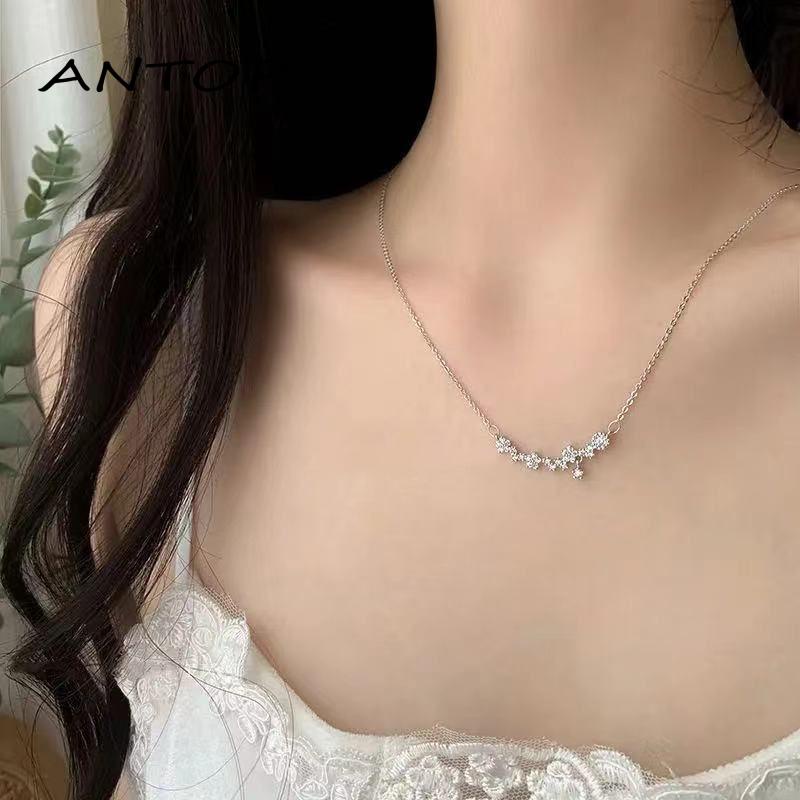 Kalung Choker Rantai Klavikula Hias Liontin Bunga Kristal Bintang Warna Silver Untuk Wanita