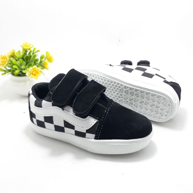 sepatu sneakers anak / sepatu anak sneakers / sepatu anak catur hitam