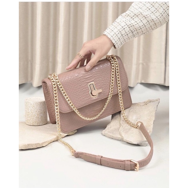 Prague bag by heylocal.id