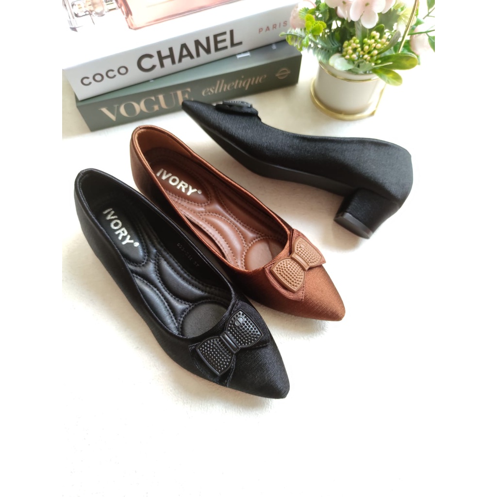 Ivory Sepatu Wanita Hak Pendek 4cm Kerja Satin 244 Hitam
