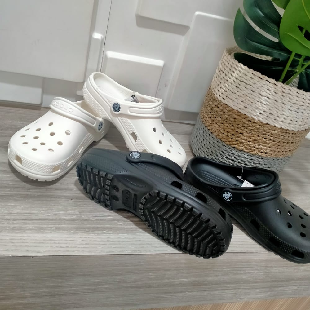 sandal crocs cowok