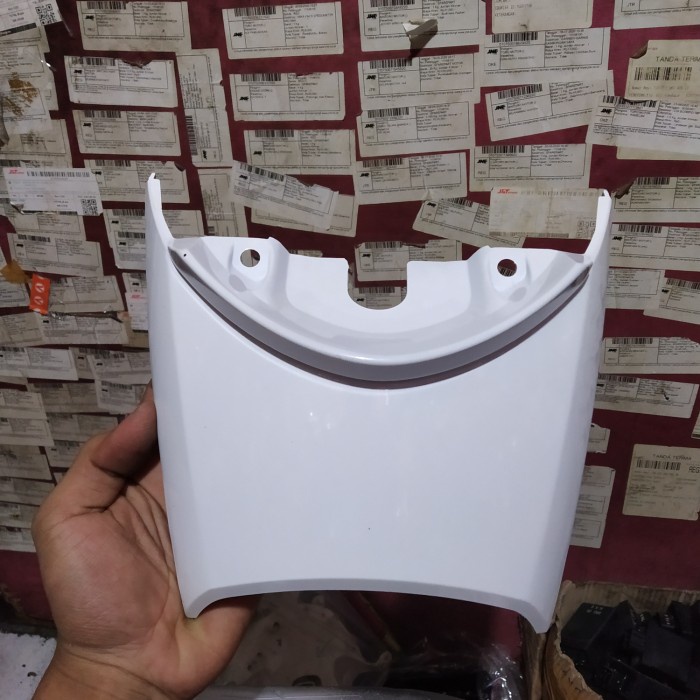 sambungan body cover rr center scoopy k93 2017-2019 original putih