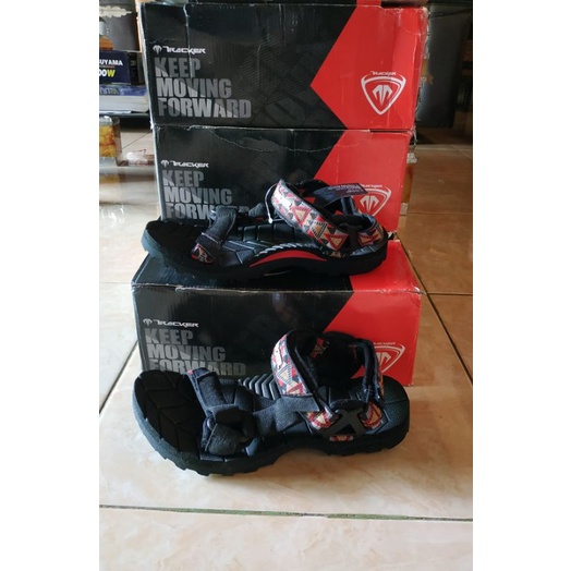 Sandal gunung tracker