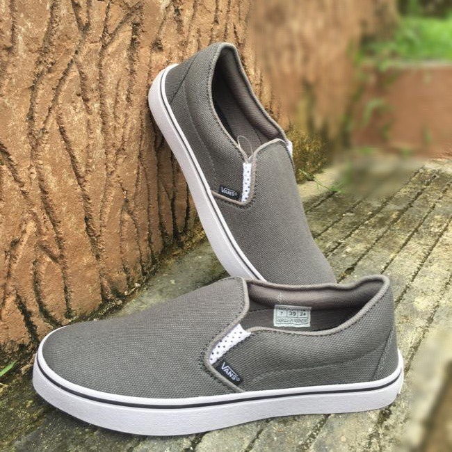 SEPATU KASUAL VANS SLIP ON SLIPON SLOP HITAM FOX PUTIH