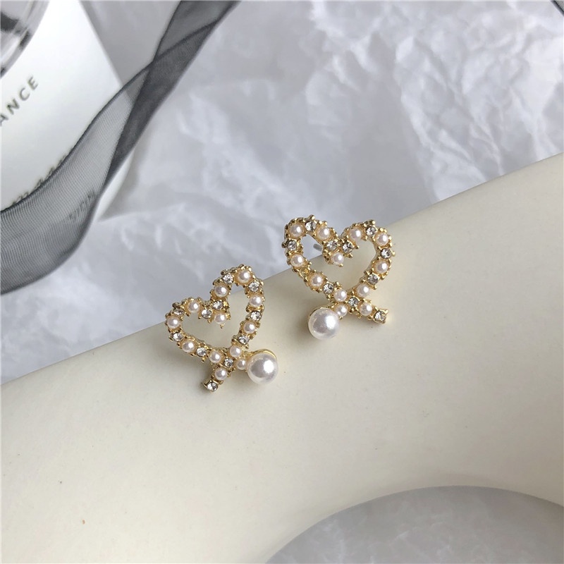 Sweet love pearls Korean personality irregular heart-shaped diamond earrings 210807