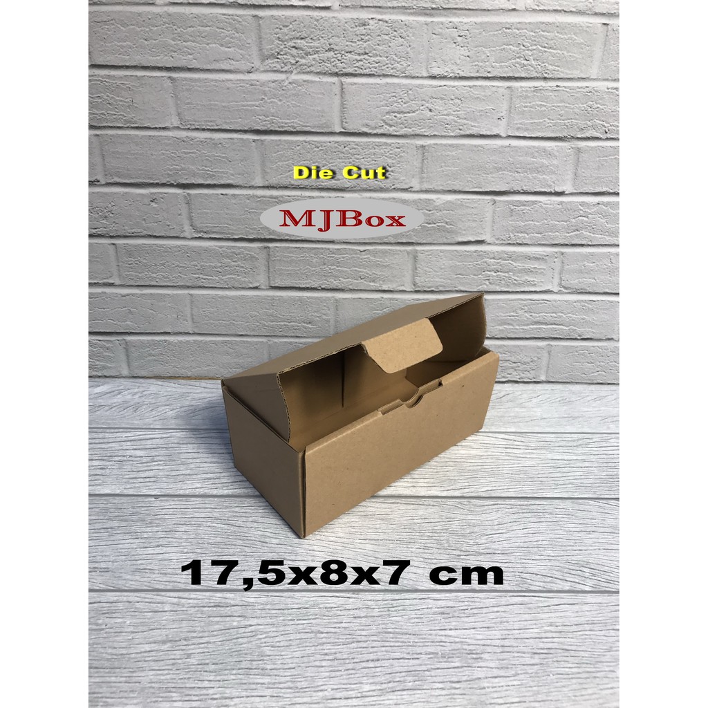 

Kardus uk. 17,5x8x7 cm..........Die Cut ( untuk pembelian di atas 10 pcs harga lebih murah )