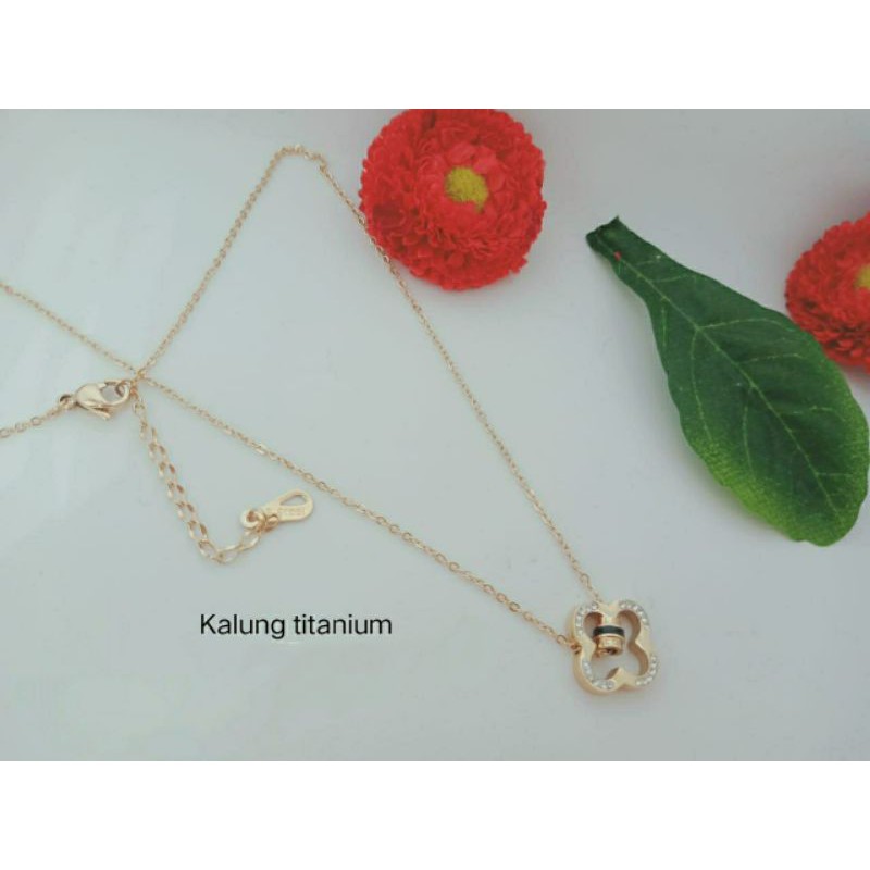 Fourfashion Kalung Titanium Motif Kembang Permata Kekinian S101