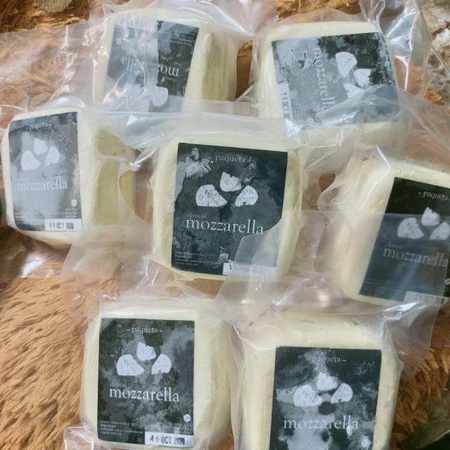 

Keju mozzarella