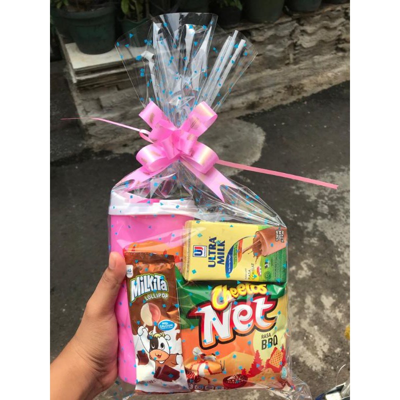 

BINGKISAN SNACK ULTAH SOUVENIR PLUS BOTOL CILUKBA