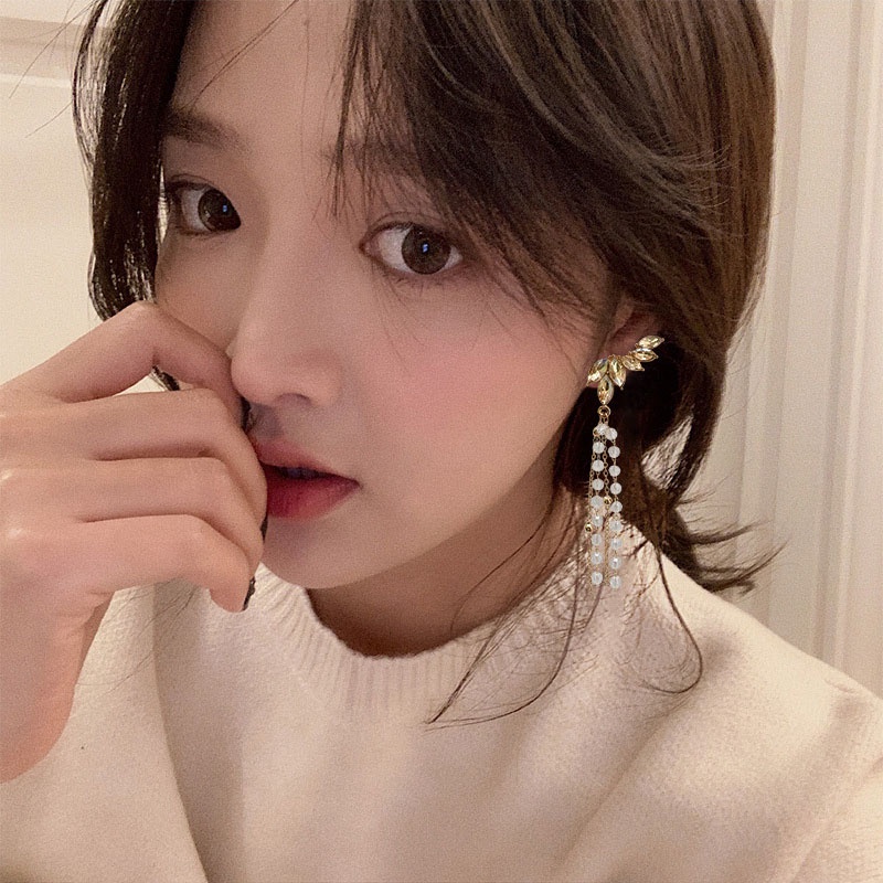 Anting Rumbai Panjang Desain Sayap Aksen Mutiara Bahan S925 Silver Needle Gaya Korea