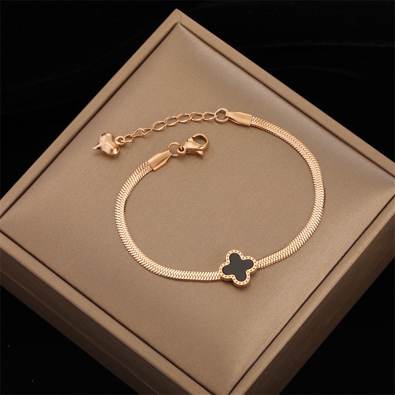 Gelang Tangan Gepeng Lucky Clover Titanium Korea Wanita Trendi Anti Karat