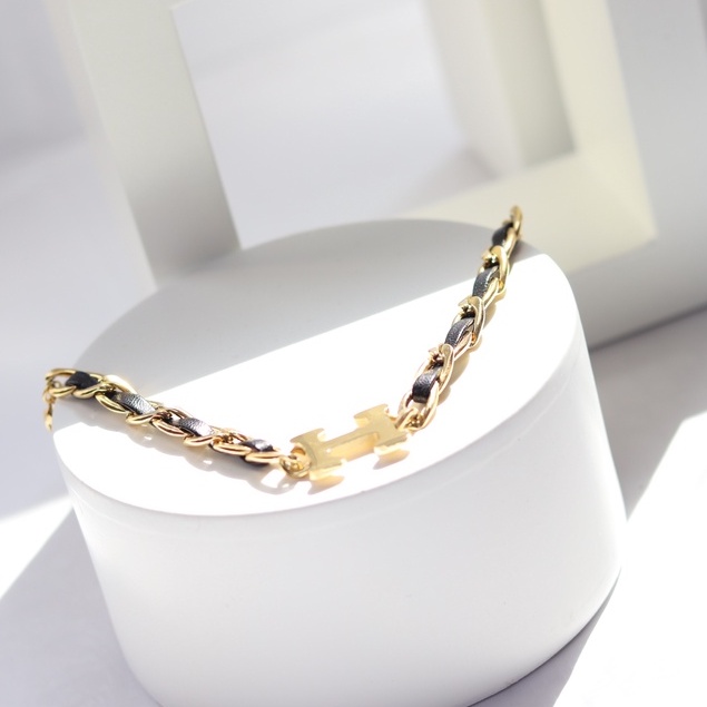 Perhiasan Gelang Fashion Wanita Titanium Kepang H 502