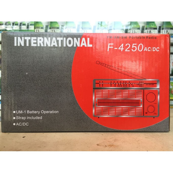 *COD*RADIO PORTABLE INTERNATIONAL JADUL 3 BAND FM-AM-SW AC/DC -4250 ANTIK