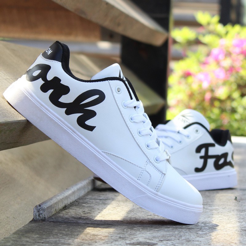 Bayar di Tempat Sepatu Sneakers Olahraga Casual Pria Bayar di Tempat Sepatu Sneakers Olahraga Casual Pria