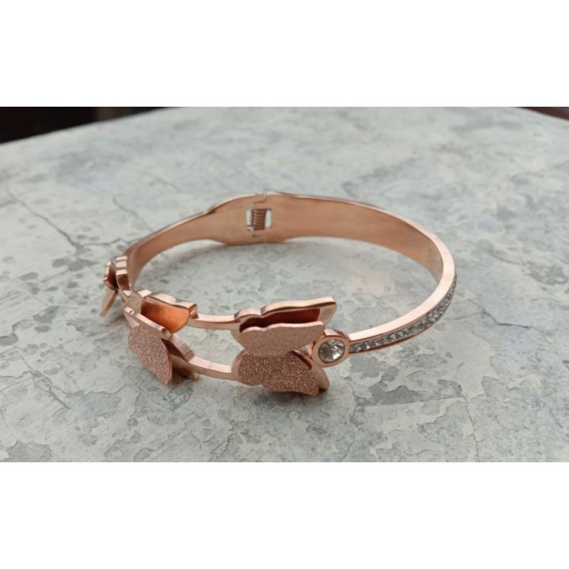 gelang titanium wanita terbaru kupu-kupu kembar