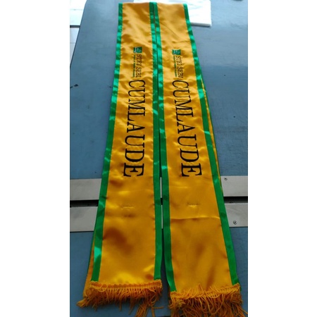 SASH CUMLAUDE SELEMPANG WISUDA CUMLAUDE & LOGO UNIV