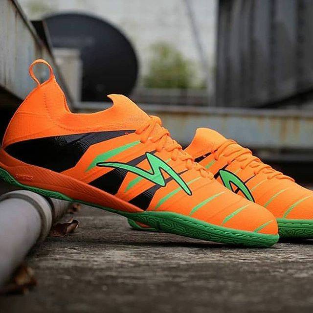 OBRAL Sepatu  Futsal  Specs  Accelelator Velocity IN ORIGINAL 