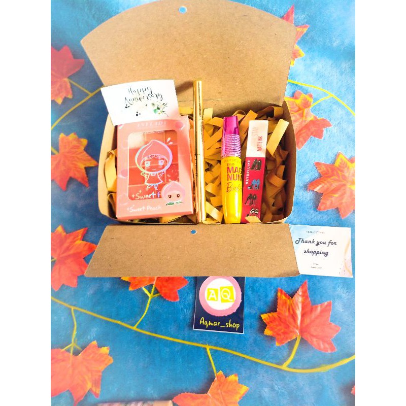 

Hampers Make Up (Gift Box) / Kado ulang tahun, wisuda,pernikahan,