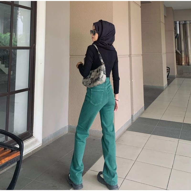 (27-30) EMERALD GREEN HW STRETCHY LOOSE JEANS / HIJAU HW STRETCH LOOSE JEANS / CELANA HIGHWAIST LOOSE JEANS