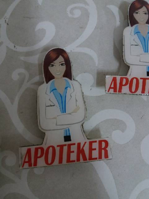 Pin apoteker model wanita / pin magnet