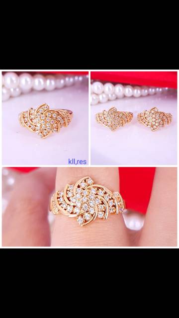 Cincin replika berlian