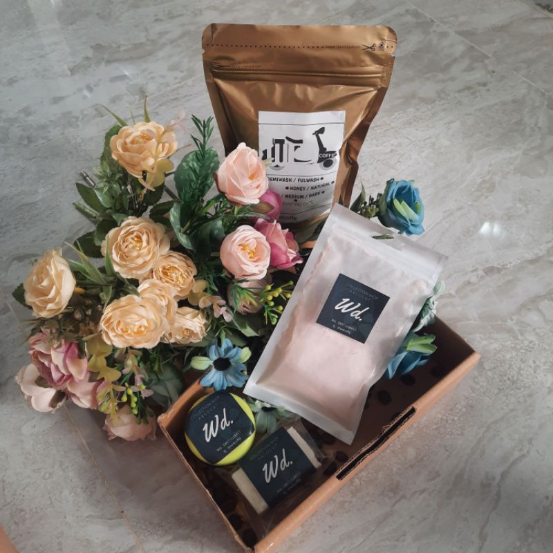 

set hadiah kopi, sabun, masker, pelembab varian kopi