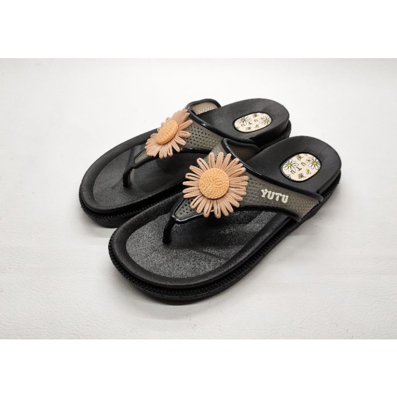 SANDAL IRSOE MODIS TERBARU / SANDAL JEPIT FLIP-FLOP WANITA / SANDAL IRSOE MOTIF BUNGA MATAHARI /SANDAL SANTAI / SANDAL JEPIT /SANDAL IMPORT /SANDAL RUMAH /SANDAL KARET /SANDAL TRENDY ANAK /FASHION ANAK / SANDAL KEKINIAN /SANDAL SELOP /SANDAL IRSOE BUNGA