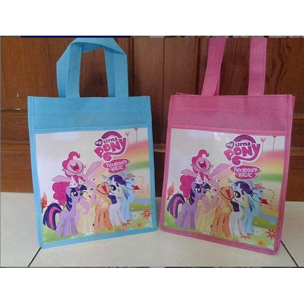 

tas ultah custom - Tas kantong 25x14x20 - goodie bag