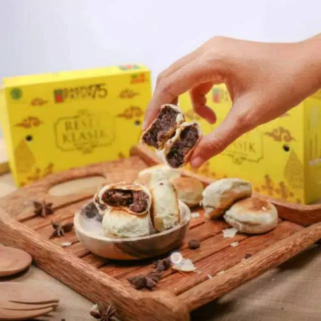 Bakpia Pathok 75 Klasik Isi 20 Bakpia Patuk Pertama di Jogja Bukan Bakpia Kukus