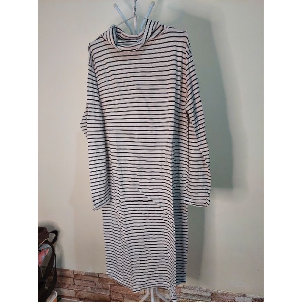 Kaos tunik motif salur garis-garis hitam putih