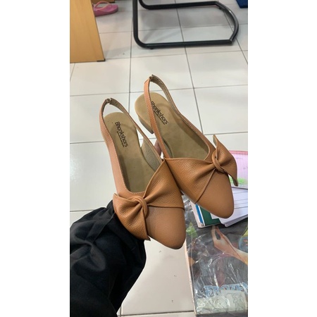 Sepatu Kulit Wanita