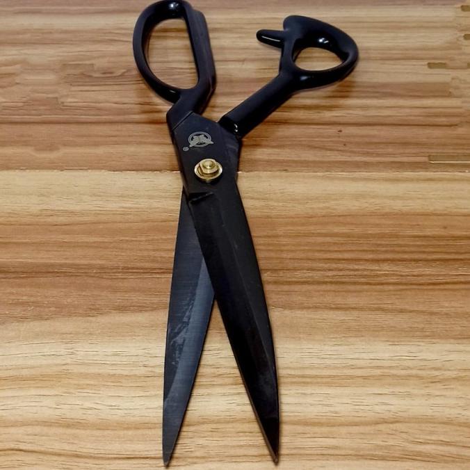 

BUKU & ALAT TULIS PERLENGKAPAN SEKOLAH & KANTOR GUNTING KAIN MERK